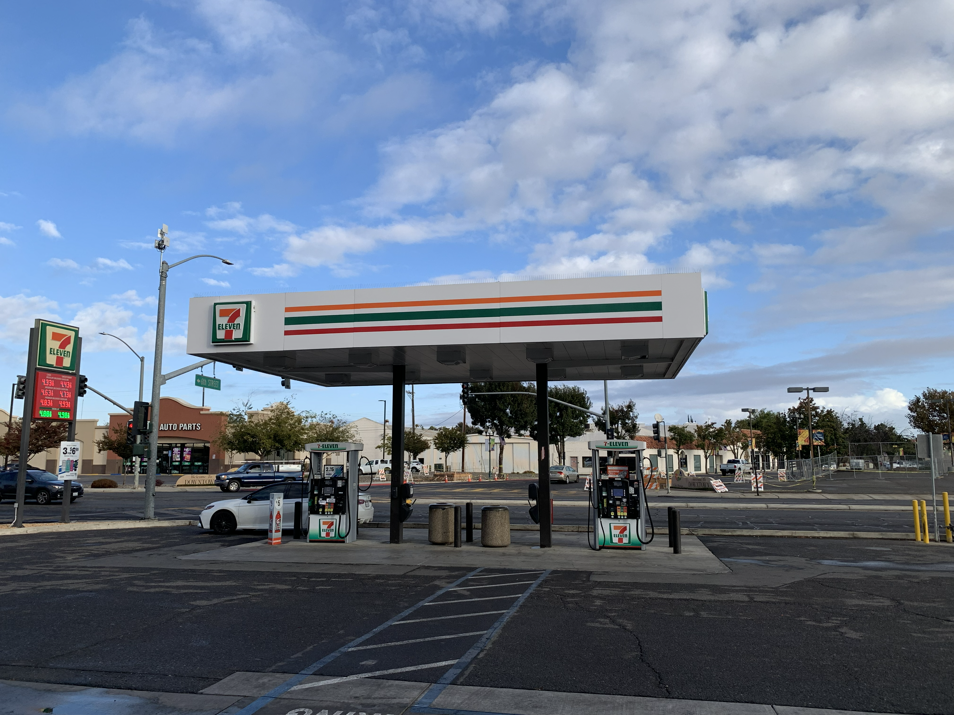 711